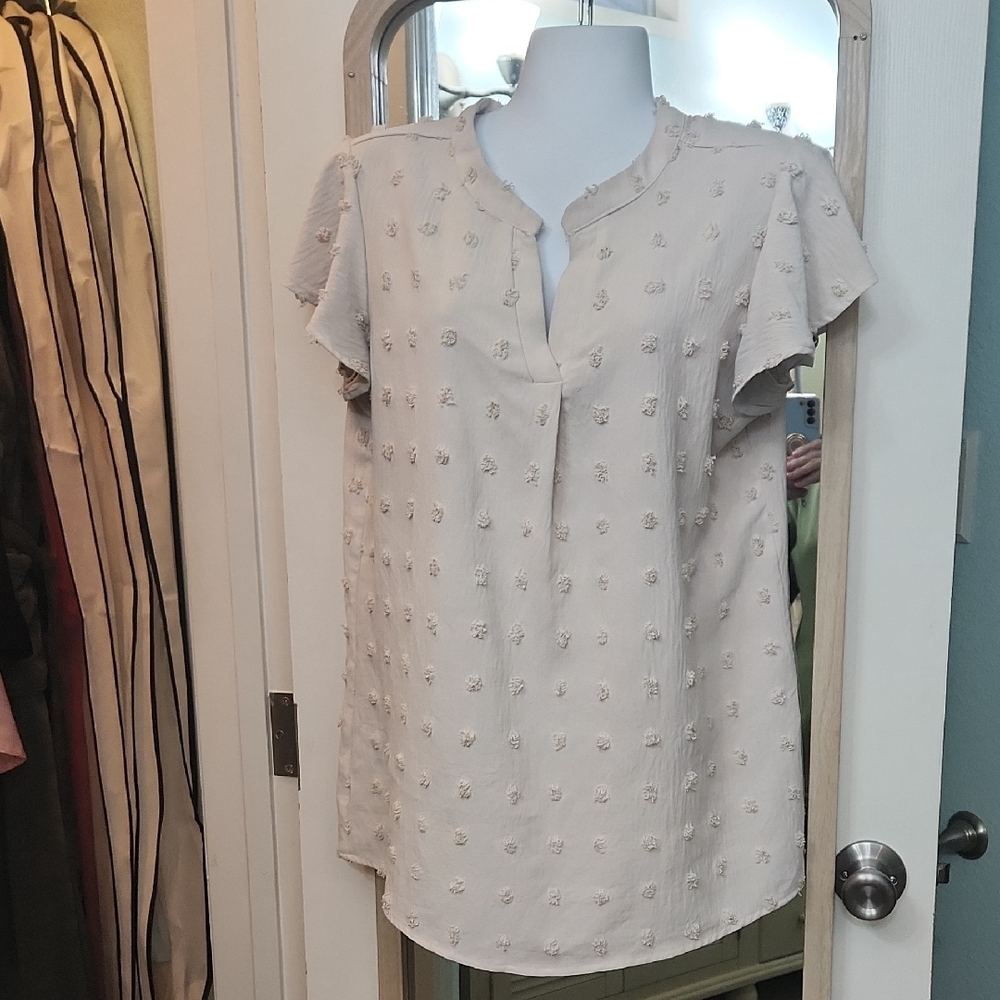 Chic Women's Cream Blouse